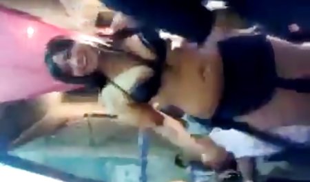 Boyfriend's cock იღებს პირში პირში ცხელ ახალგაზრდა ვინც Striptease
